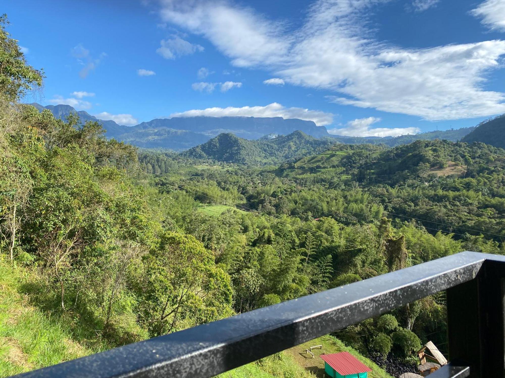 Magica En La Montana La Vega (Cundinamarca)